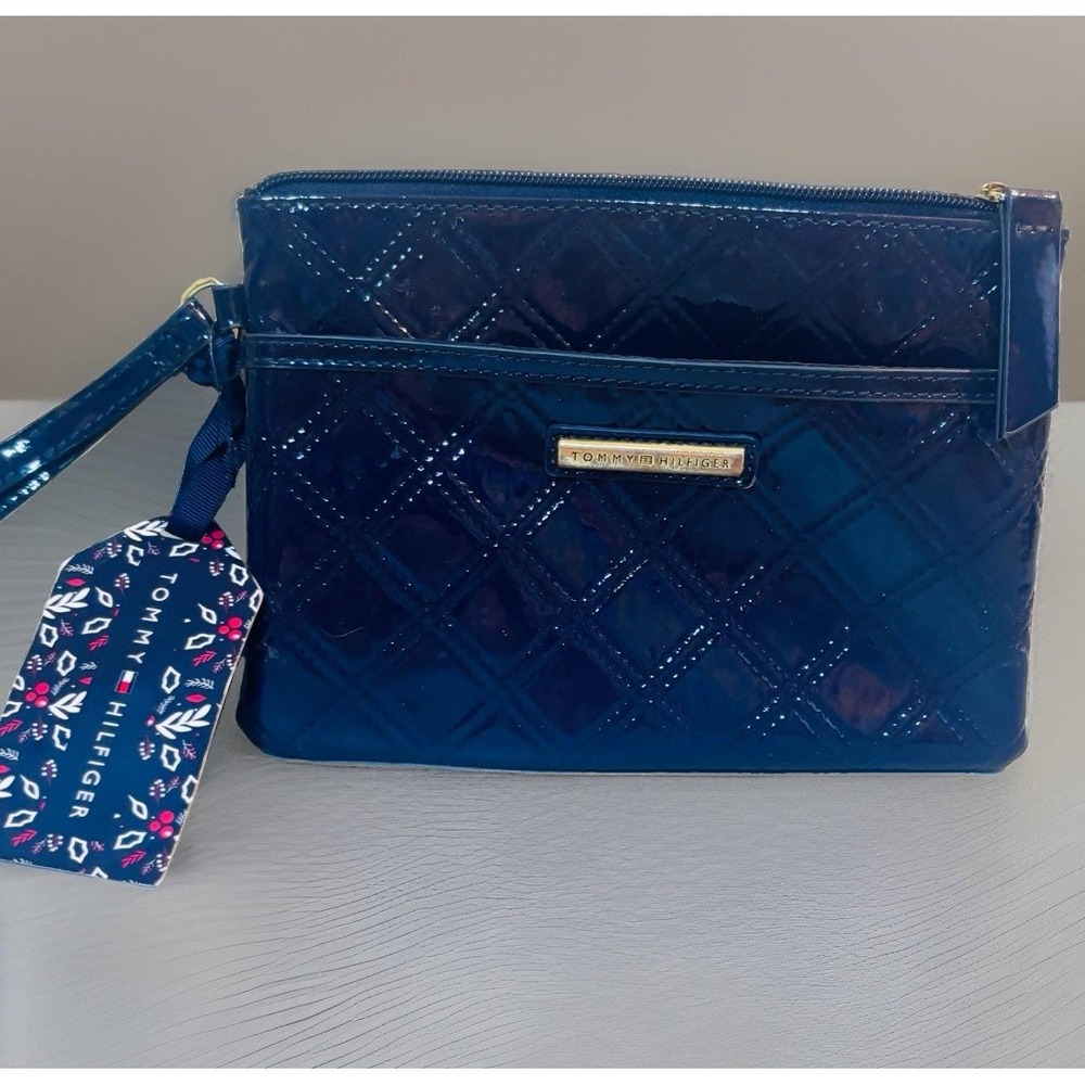 Tommy Hilfiger Signature‎ Blue Wristlet Zip Wallet Pocket Storage Quilted Shiny